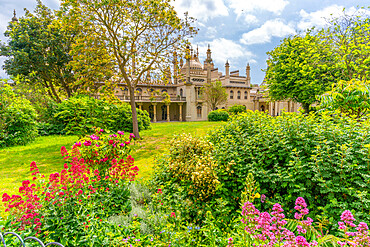 View of Brighton Pavilion and gardens in high summer, Brighton, Sussex, England, United Kingdom, Europe