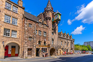 View of The People's Story Museum and Tolbooth Tavern on the Golden Mile (Royal Mile), Canongate, Edinburgh, Scotland, United Kingdom, Europe