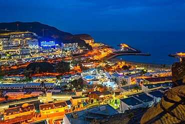 View of Puerto Rico from elevated position at dusk, Playa de Puerto Rico, Gran Canaria, Canary Islands, Spain, Atlantic, Europe