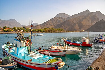 View of colourful boats in harbour and mountains in background, Puerto de La Aldea, Gran Canaria, Canary Islands, Spain, Atlantic, Europe