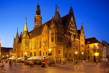 Town hall at dusk, Rynek (Old Town Square), Wroclaw, Silesia, Poland, Europe
