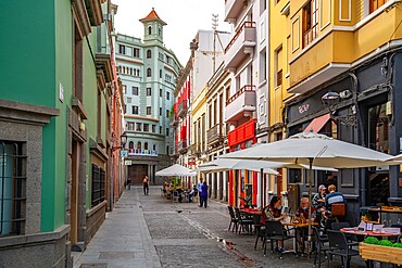 View of cafe and restaurants in back street near Columbus Square, Las Palmas, Gran Canaria, Canary Islands, Spain, Atlantic, Europe