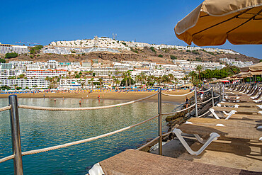 View of beach and hotels in the town centre, Puerto Rico, Gran Canaria, Canary Islands, Spain, Atlantic, Europe