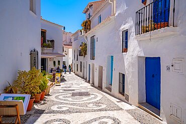 View of cafe in narrow street of white washed houses, Frigiliana, Malaga Province, Andalucia, Spain, Europe