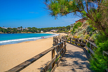 View of beach and boardwalk in Arenal d'en Castell, Es Mercadal, Menorca, Balearic Islands, Spain, Mediterranean, Europe