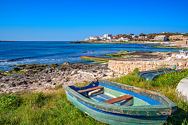 View of Playa Punta Prima and rowing boat on sunny morning, Punta Prima, Menorca, Balearic Islands, Spain, Mediterranean, Europe