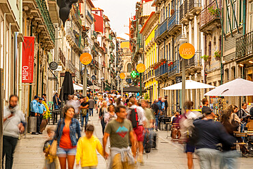 View of busy Rua de Mouzinho de Silveiro in The Ribeira district, UNESCO World Heritage Site, Porto, Norte, Portugal, Europe