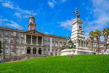 View of Bolsa Palace and Monument Infante Dom Henrique in Jardim do Infante Dom Henrique, UNESCO World Heritage Site, Porto, Norte, Portugal, Europe