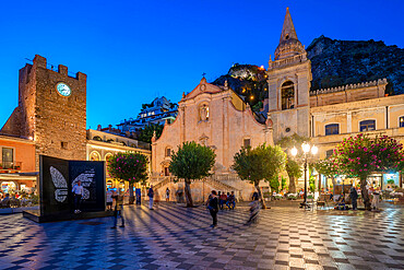 View of Chiesa di San Giuseppe in Piazza IX Aprile in Taormina at dusk, Taormina, Sicily, Italy, Mediterranean, Europe