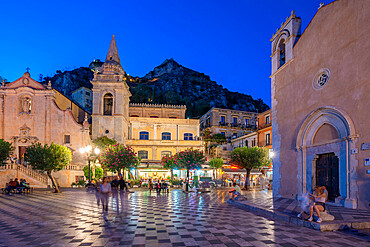 View of Chiesa di San Giuseppe in Piazza IX Aprile in Taormina at dusk, Taormina, Sicily, Italy, Mediterranean, Europe