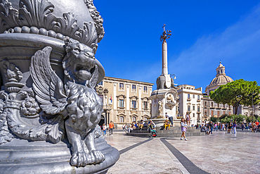 View of Fountain of the Elephant and Chiesa della Badia di Sant'Agata, Piazza Duomo, Catania, Sicily, Italy, Mediterranean, Europe