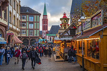 View of Christmas Market with Romerberg Square in background, Liebfrauenberg, Frankfurt am Main, Hesse, Germany, Europe