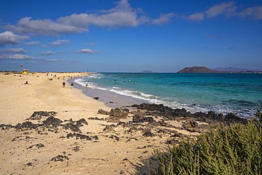 View of beach and the Atlantic Ocean on a sunny day, Corralejo Natural Park, Fuerteventura, Canary Islands, Spain, Atlantic, Europe