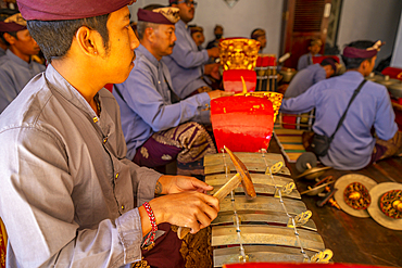 Locals playing Gamelan Saron Gangsa, traditional musical instruments, Ulun Danu Beratan temple on Lake Bratan, Bali, Indonesia, South East Asia, Asia