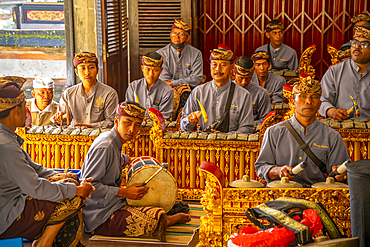 Locals playing Gamelan Saron Gangsa, traditional musical instruments, Ulun Danu Beratan temple on Lake Bratan, Bali, Indonesia, South East Asia, Asia