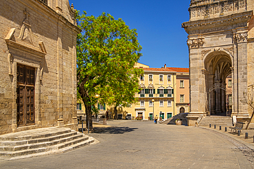 View of Cathedral di San Nicola (Duomo) in Piazza Duomo in Sassari, Sassari, Sardinia, Italy, Mediterranean, Europe