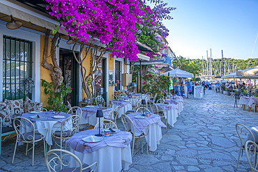 View of restaurant in Fiscardo harbour, Fiscardo, Kefalonia, Ionian Islands, Greek Islands, Greece, Europe