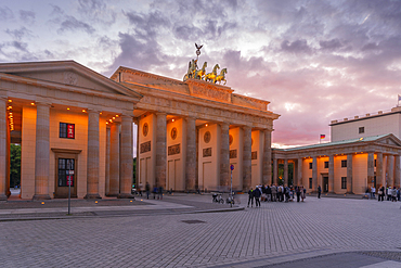 View of Brandenburg Gate at dusk, Pariser Square, Unter den Linden, Berlin, Germany, Europe