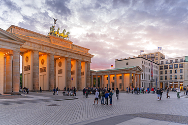 View of Brandenburg Gate at dusk, Pariser Square, Unter den Linden, Berlin, Germany, Europe