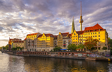 View of River Spree and Berliner Fernsehturm at sunset, Nikolai District, Berlin, Germany, Europe