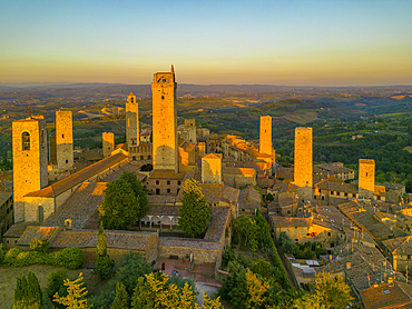 Elevated view of San Gimignano and towers at sunset, San Gimignano, UNESCO World Heritage Site, Tuscany, Italy, Europe