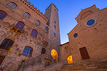 View of Duomo di San Gimignano in Piazza del Duomo at dusk, San Gimignano, UNESCO World Heritage Site, Province of Siena, Tuscany, Italy, Europe