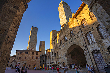 View of historic centre and towers in Piazza del Duomo, San Gimignano, UNESCO World Heritage Site, Province of Siena, Tuscany, Italy, Europe