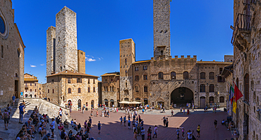 View of towers and Piazza del Duomo in San Gimignano, San Gimignano, UNESCO World Heritage Site, Province of Siena, Tuscany, Italy, Europe