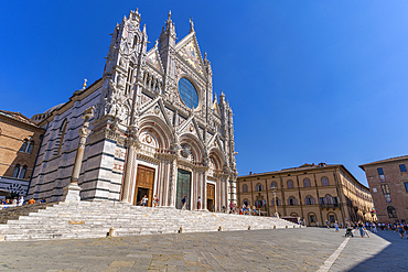 View of Duomo di Siena (Cathedral), UNESCO World Heritage Site, Siena, Tuscany, Italy, Europe