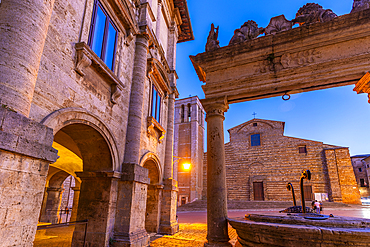 View of Pozzo dei Grifi e dei Leoni an Duomo in Piazza Grande at dusk, Montepulciano, Province of Siena, Tuscany, Italy, Europe