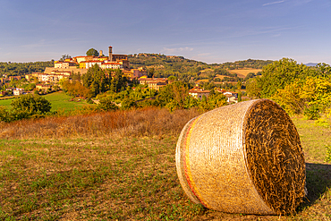 View of Monterchi and surrounding countryside, Province of Arezzo, Tuscany, Italy, Europe