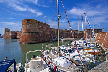 View of Vecchia Fortress and boats in harbour, Livorno, Province of Livorno, Tuscany, Italy, Europe