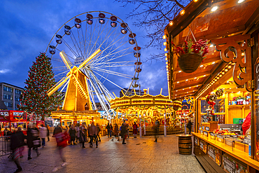 View of ferris wheel and Christmas Market on Old Market Square at dusk, Nottingham, Nottinghamshire, England, United Kingdom, Europe