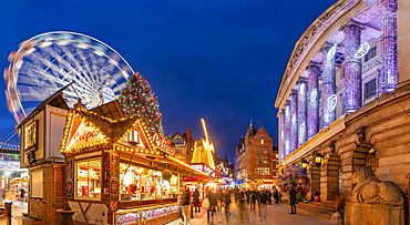 View of Council House (City Hall) and Christmas Market on Old Market Square at dusk, Nottingham, Nottinghamshire, England, United Kingdom, Europe