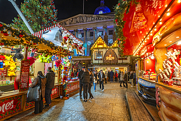 View of Council House (City Hall) and Christmas Market on Old Market Square at dusk, Nottingham, Nottinghamshire, England, United Kingdom, Europe