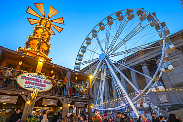 View of ferris wheel and Christmas Market, St. Georges Hall, Liverpool City Centre, Liverpool, Merseyside, England, United Kingdom, Europe