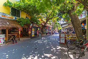 View of shops on 5th Avenue, Playa del Carmen, Caribbean Coast, Yucatan Peninsula, Riviera Maya, Mexico, North America