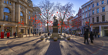 View of Soldatendenkmal Sud Afrika 1899-1902 in Ann's Square, Manchester, Lancashire, England, United Kingdom, Europe