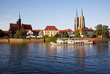 River Odra (River Oder) and Cathedral, Old Town, Wroclaw, Silesia, Poland, Europe