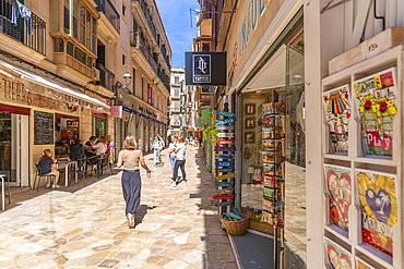 View of cafes, shops and shoppers in narrow street, Palma de Mallorca, Majorca, Balearic Islands, Spain, Mediterranean, Europe