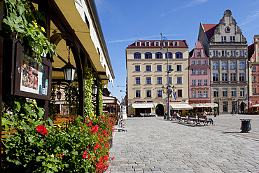 Market Square and restaurant, Old Town, Wroclaw, Silesia, Poland, Europe