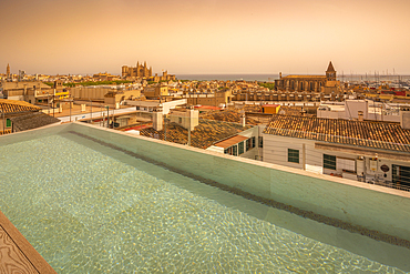 View of Catedral-Basílica de Santa María de Mallorca and rooftop pool, Palma de Mallorca, Majorca, Balearic Islands, Spain, Mediterranean, Europe