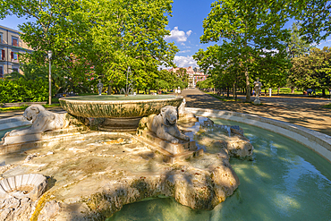 View of Fontana della Tazza di Porfido in Villa Comunale city gardens, Naples, Campania, Italy, Europe