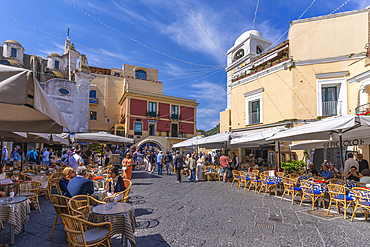 View of Clock Tower and cafes in Piazza Umberto I (La Piazzetta), Capri Town, Isle of Capri, Bay of Naples, Campania, Italy, Mediterranean, Europe