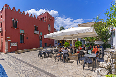 View of cafe and Museo Casa Rossa di Anacapri, Anacapri, Isle of Capri, Campania, Italy, Mediterranean, Europe