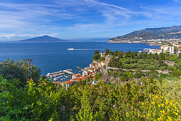 Panoramic view of Sorrento and Mount Vesuvius and Bay of Naples, Sorrento, Campania, Italy, Mediterranean, Europe