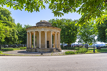 View of Maitland Monument in Pl. Leonida Vlachou park and garden in Corfu Town, UNESCO World Heritage Site, Corfu, Ionian Sea, Greek Islands, Greece, Europe