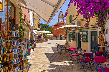 View of cafes and restaurants in Gaios Plaza de l'Ascension in Gaios Town, Paxos, Ionian Sea, Greek Islands, Greece, Europe