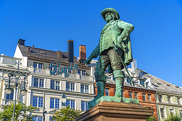 View of Christian IV statue in Stortorvet Square, Oslo, Norway, Scandinavia, Europe