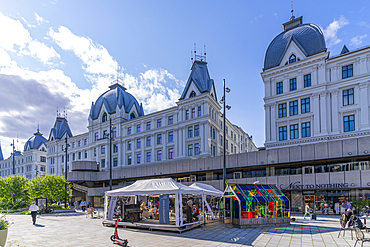 View of cafes and restaurants on Victoria Terrasse, Oslo, Norway, Scandinavia, Europe